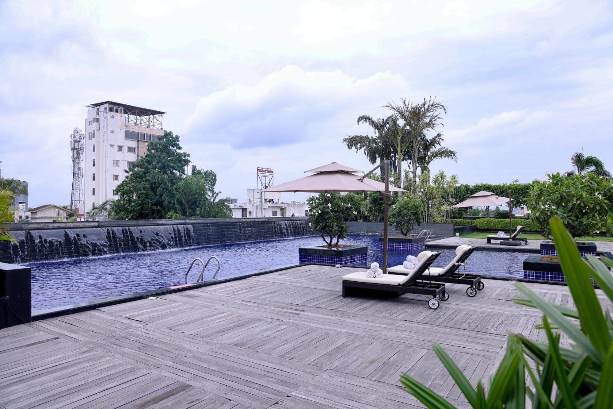 Balaji Sarovar Premiere Solapur Exterior photo